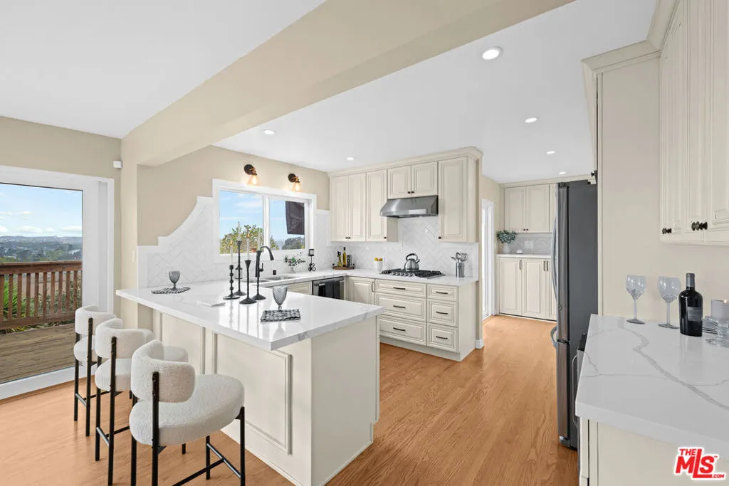 4113 Don Diablo Drive, Los Angeles, California 90008 home-pic-30